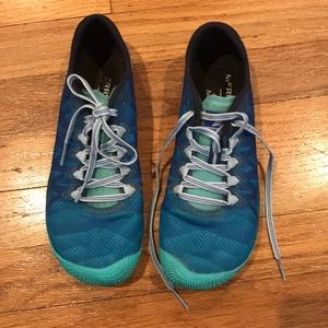 Women’s Merrell size 7 Blue Mesh Vapor Glove shoe